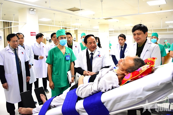 Đồng chí Trịnh Văn Quyết thăm Bộ Y tế và Viện Y học cổ truyền Quân đội