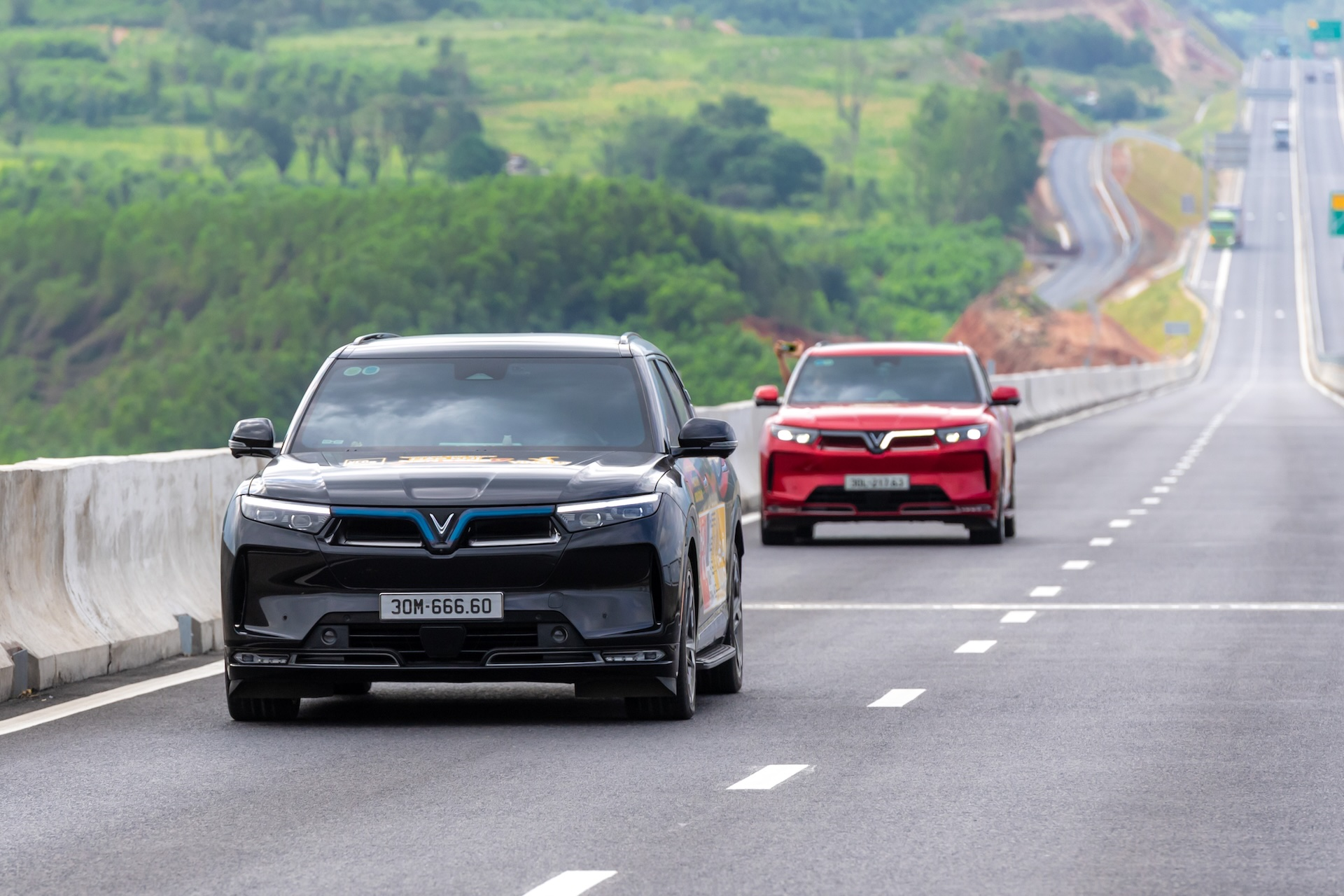 VinFast VF 9: “Ngôi nhà di động 4 khủng” cho doanh nhân, giá lăn bánh chỉ tương đương SUV cỡ D