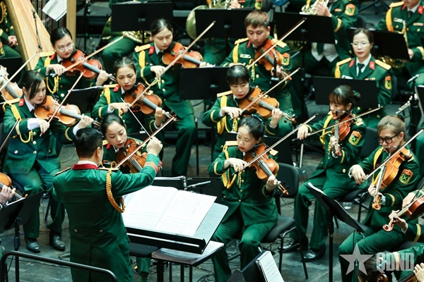 Ra mắt Dàn nhạc giao hưởng Quân đội với chương trình “Thanh âm dưới ánh mặt trời”