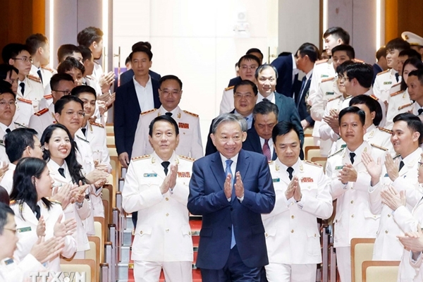 Tổng Bí thư Tô Lâm thăm, chúc Tết cán bộ, chiến sĩ Cục An ninh điều tra Bộ Công an