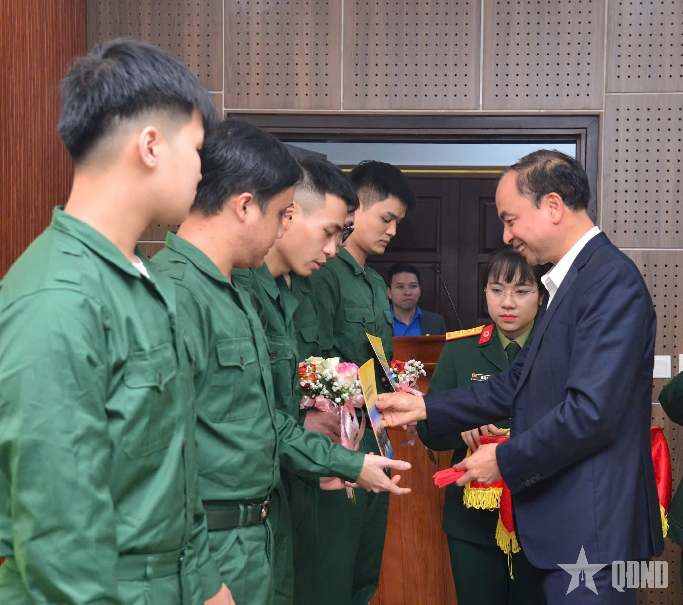 Hà Nội: Phường Tây Hồ gặp mặt quân nhân xuất ngũ, động viên công dân nhập ngũ năm 2026