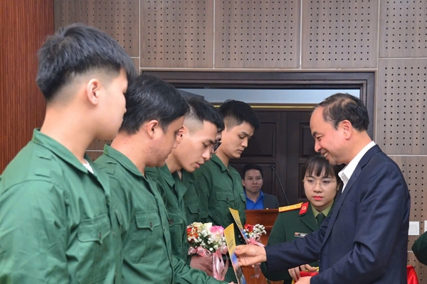 Hà Nội: Phường Tây Hồ gặp mặt quân nhân xuất ngũ, động viên công dân nhập ngũ năm 2026