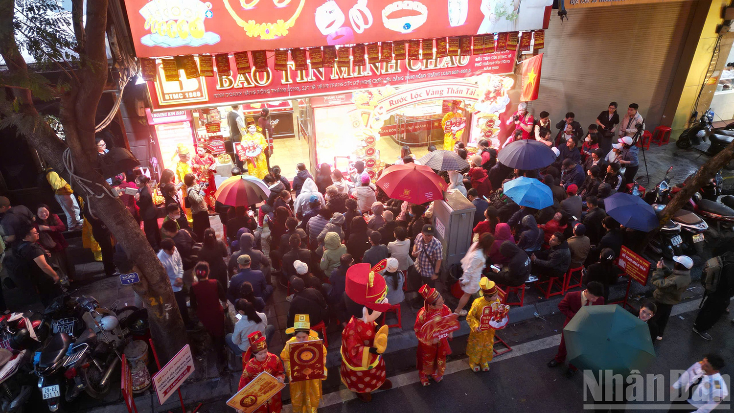 Ngày vía Thần Tài: Giá vàng miếng giảm 300 nghìn đồng/lượng