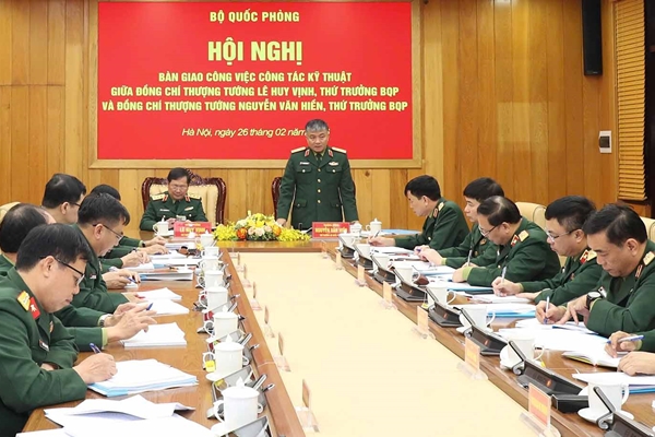 Thủ trưởng Bộ Quốc phòng bàn giao công việc công tác kỹ thuật