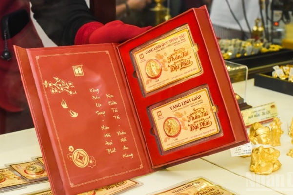 Giá vàng hôm nay chiều 26-2 Bất ngờ giảm mạnh