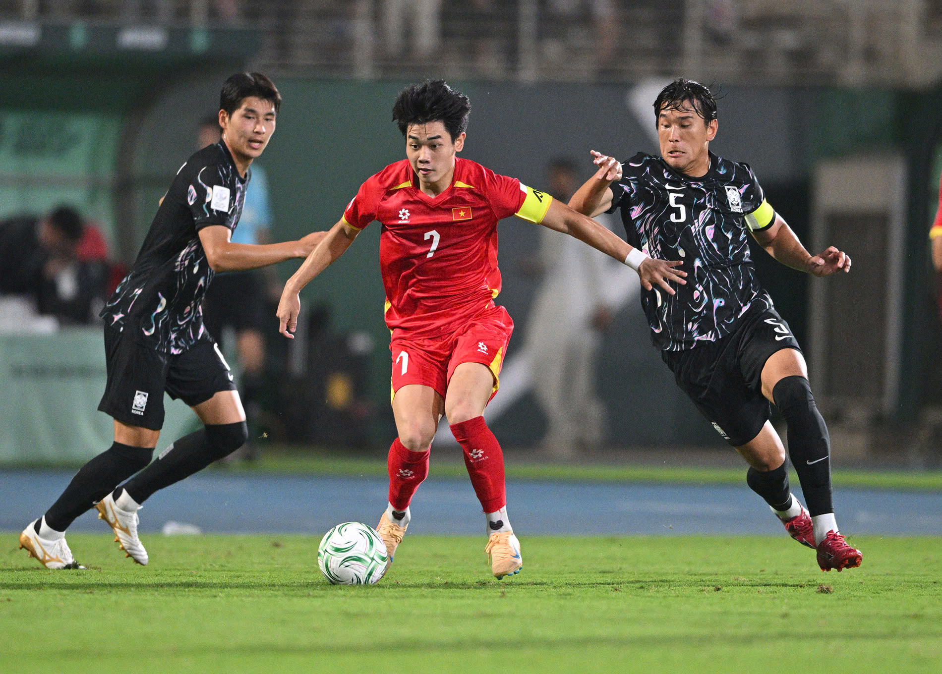 Đình Bắc nhận án phạt nặng từ Liên đoàn Bóng đá châu Á

