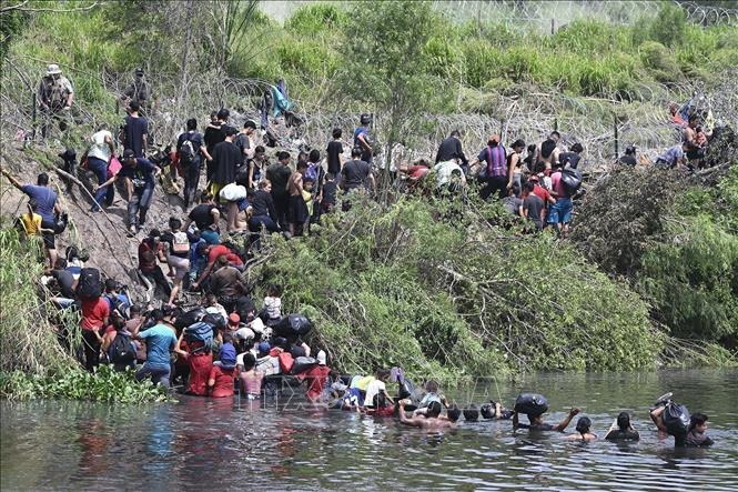 Thẩm phán Mỹ chặn chính sách trục xuất người nhập cư trái phép sang 