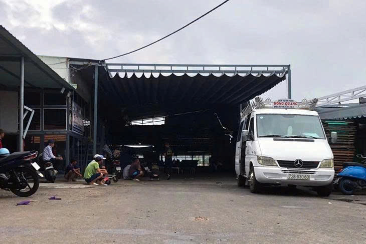 TP Hồ Chí Minh: Nổ bình nén khí làm 1 người chết, 2 người bị thương

