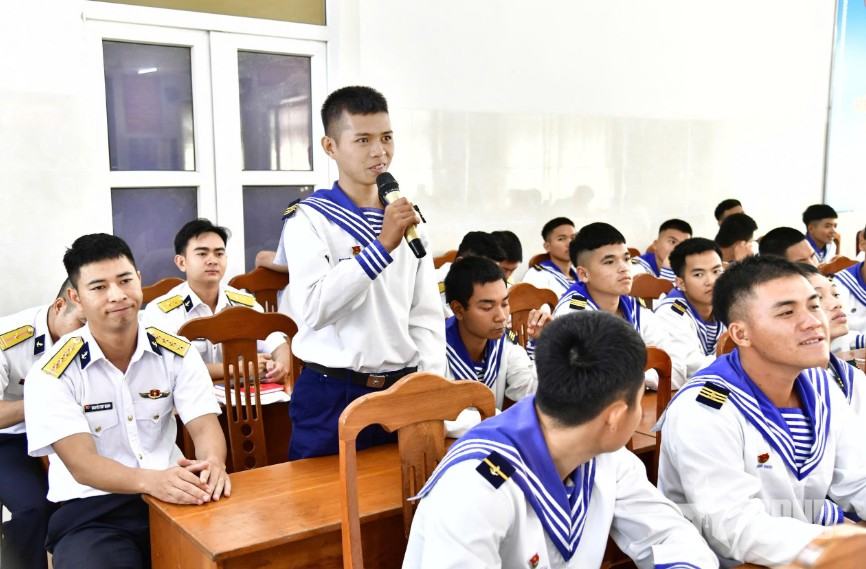 Linh hoạt trong tuyên truyền pháp luật ở Lữ đoàn 167