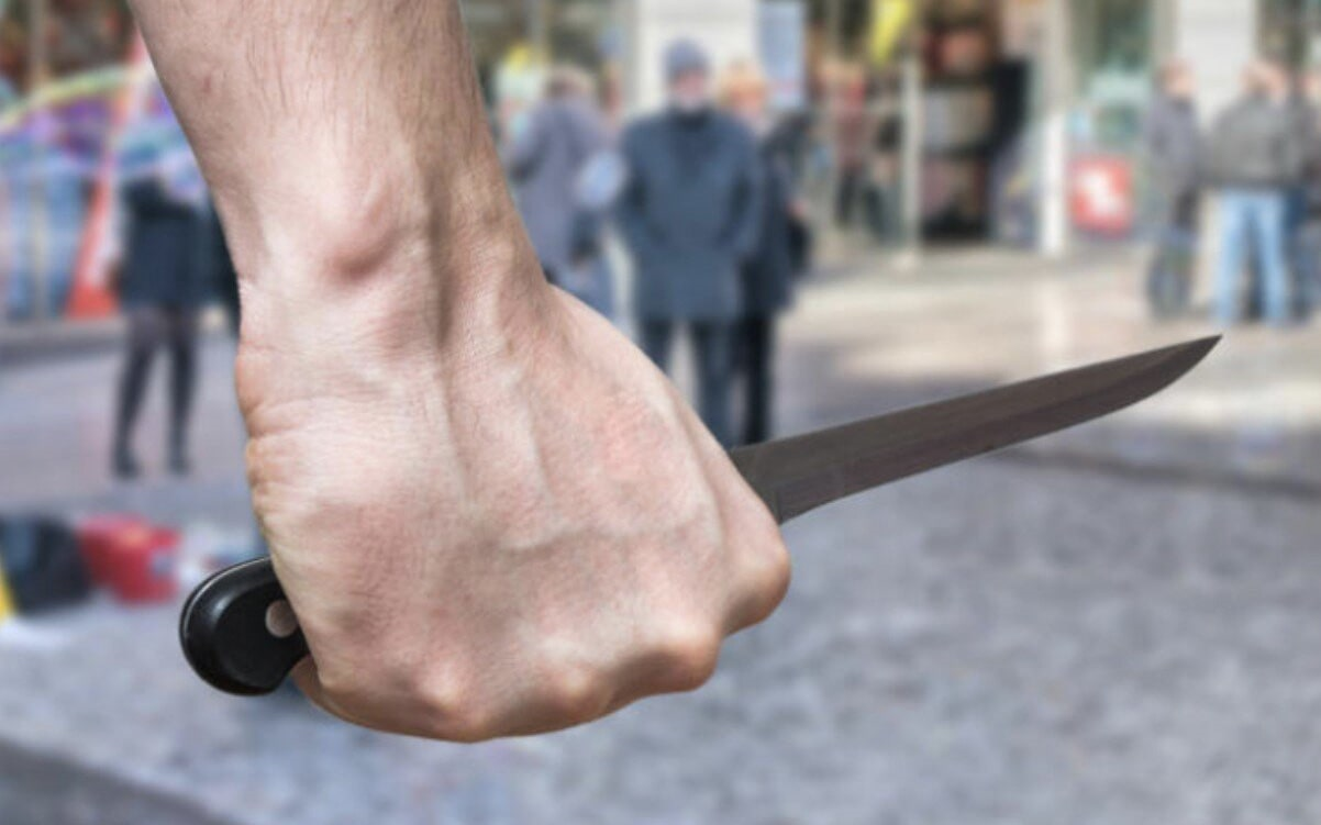 Pháp luật và cuộc sống: Đừng sử dụng dao sắc, nhọn như “vũ khí nóng”