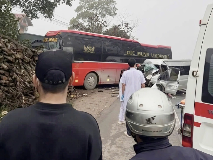 Lạng Sơn: Tai nạn giữa 2 xe khách trên Quốc lộ 1 làm một người chết, 5 người bị thương