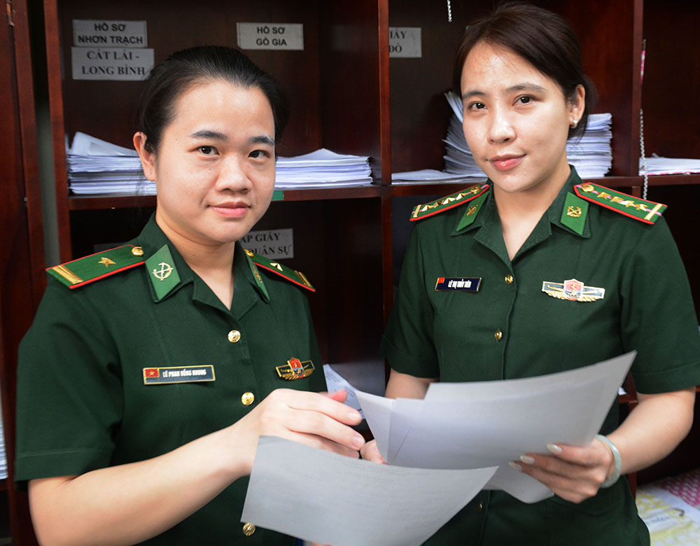 Bông hồng xanh nơi cảng biển