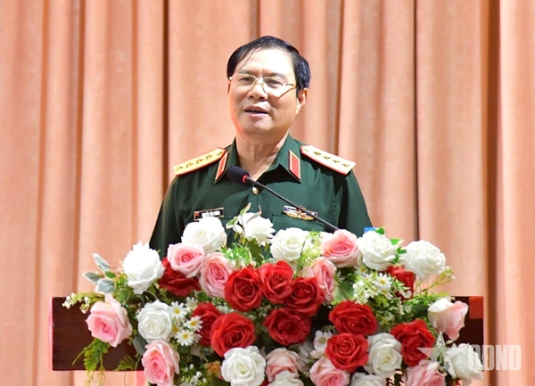 Đại tướng Nguyễn Tân Cương tiếp xúc cử tri, trình bày chương trình hành động tại Đồng Tháp