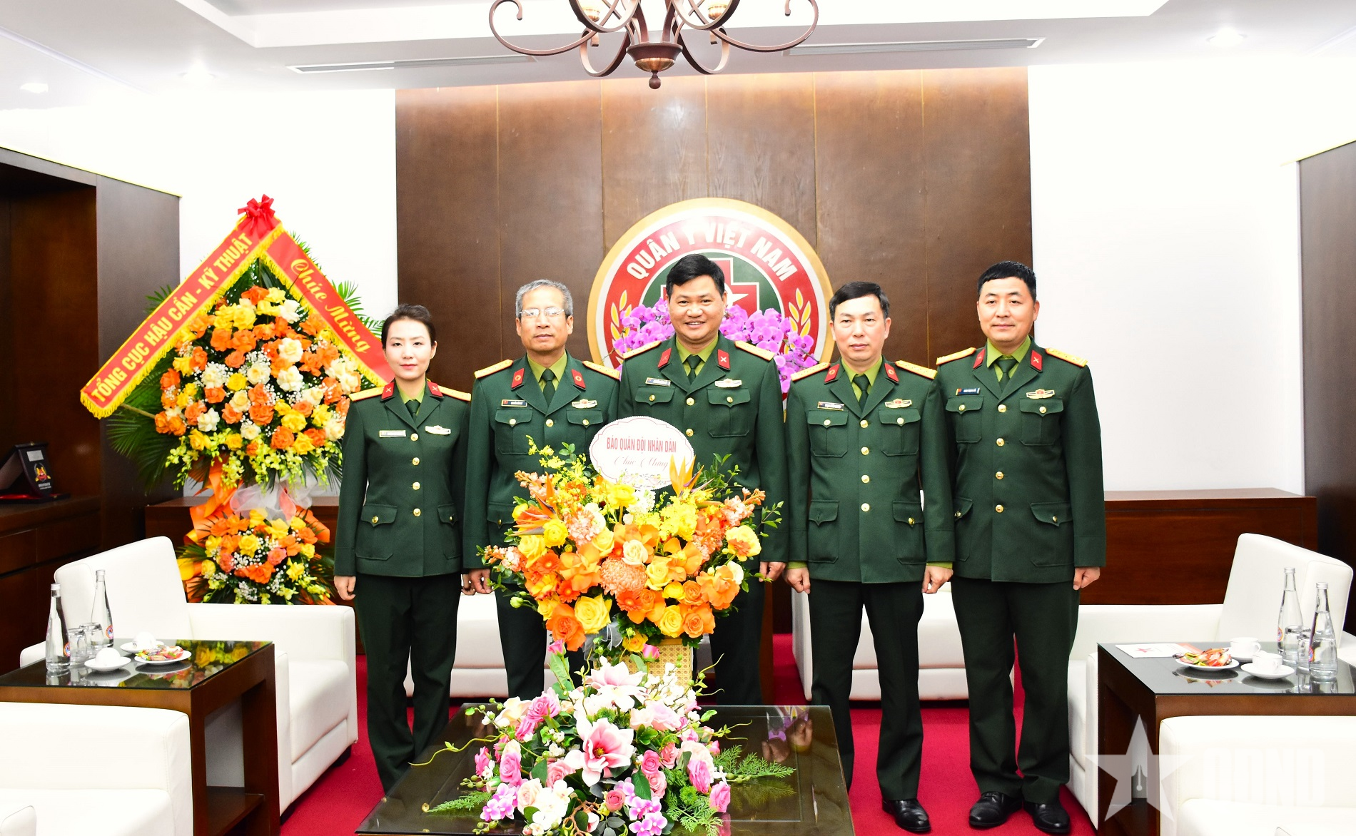 Báo Quân đội nhân dân chúc mừng các bệnh viện, đơn vị quân y