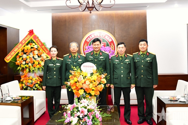 Báo Quân đội nhân dân chúc mừng các bệnh viện, đơn vị quân y