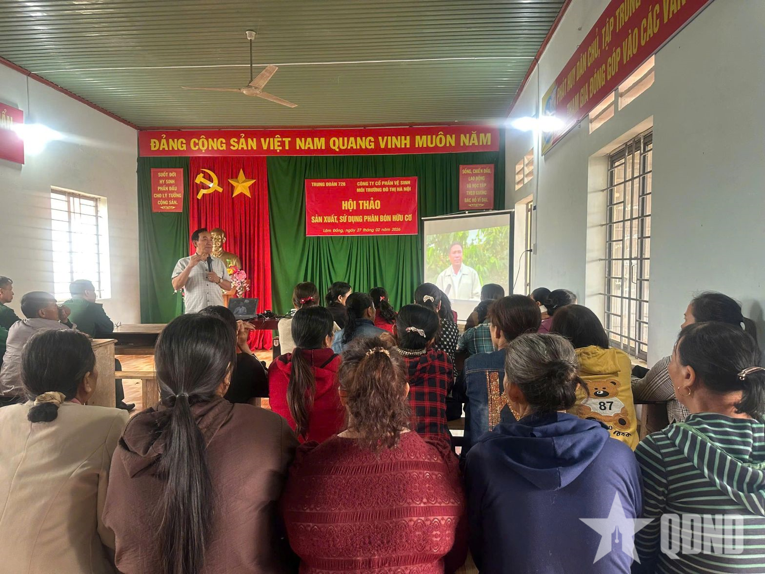 Trung đoàn 726 đẩy mạnh sản xuất, sử dụng phân bón hữu cơ chăm sóc cây trồng