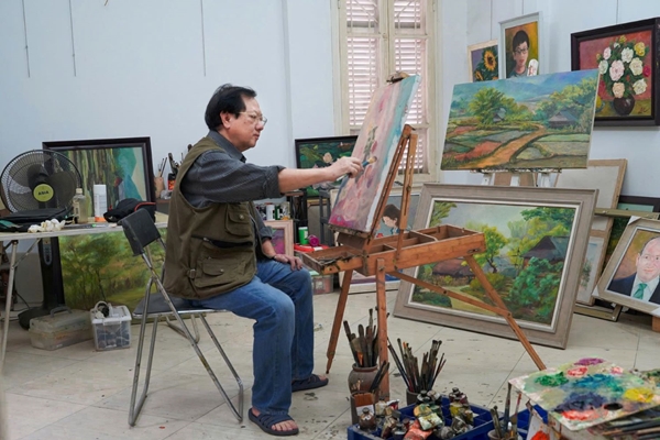 Giữa phố cổ, nghe xuân ngân qua từng bức họa