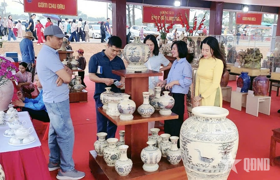 Không gian gốm Chu Đậu - điểm nhấn văn hóa tại Lễ hội mùa xuân Côn Sơn - Kiếp Bạc 2026