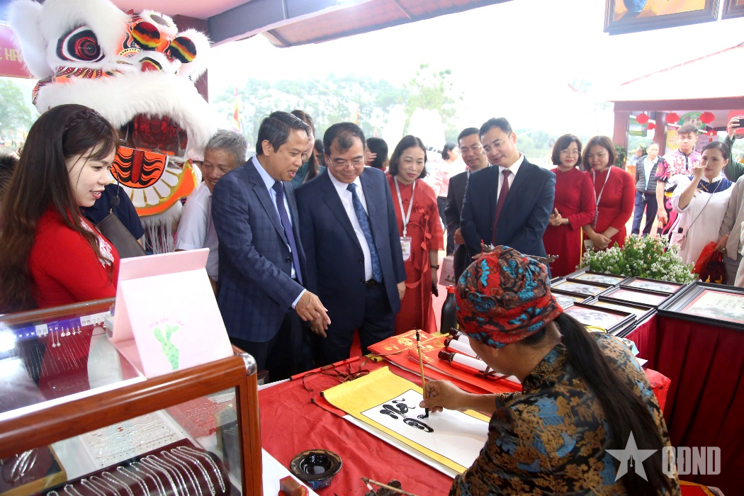 Nhiều hoạt động văn hóa, du lịch diễn ra tại Côn Sơn - Kiếp Bạc