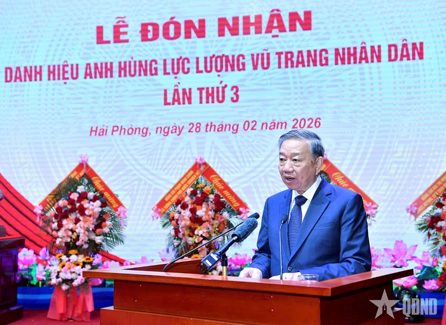 Tổng B&iacute; thư T&ocirc; L&acirc;m dự Lễ đ&oacute;n nhận danh hiệu Anh h&ugrave;ng Lực lượng vũ trang nh&acirc;n d&acirc;n tại Qu&acirc;n chủng Hải qu&acirc;n