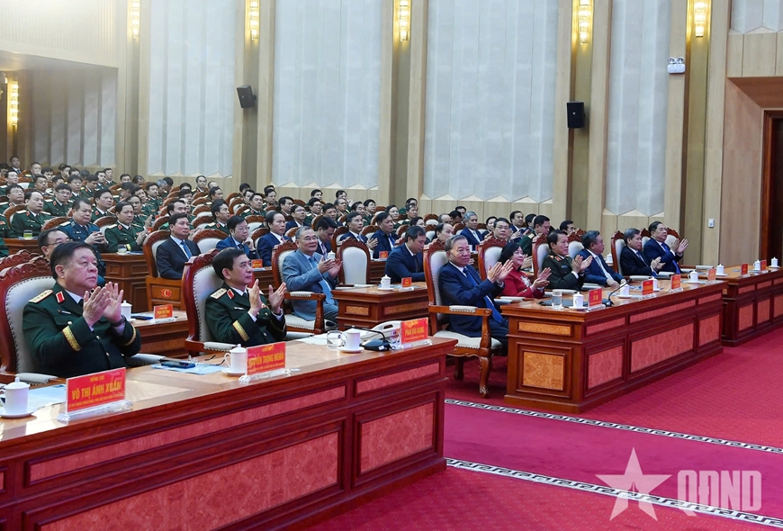 Tổng B&iacute; thư T&ocirc; L&acirc;m dự Lễ đ&oacute;n nhận danh hiệu Anh h&ugrave;ng Lực lượng vũ trang nh&acirc;n d&acirc;n tại Qu&acirc;n chủng Hải qu&acirc;n