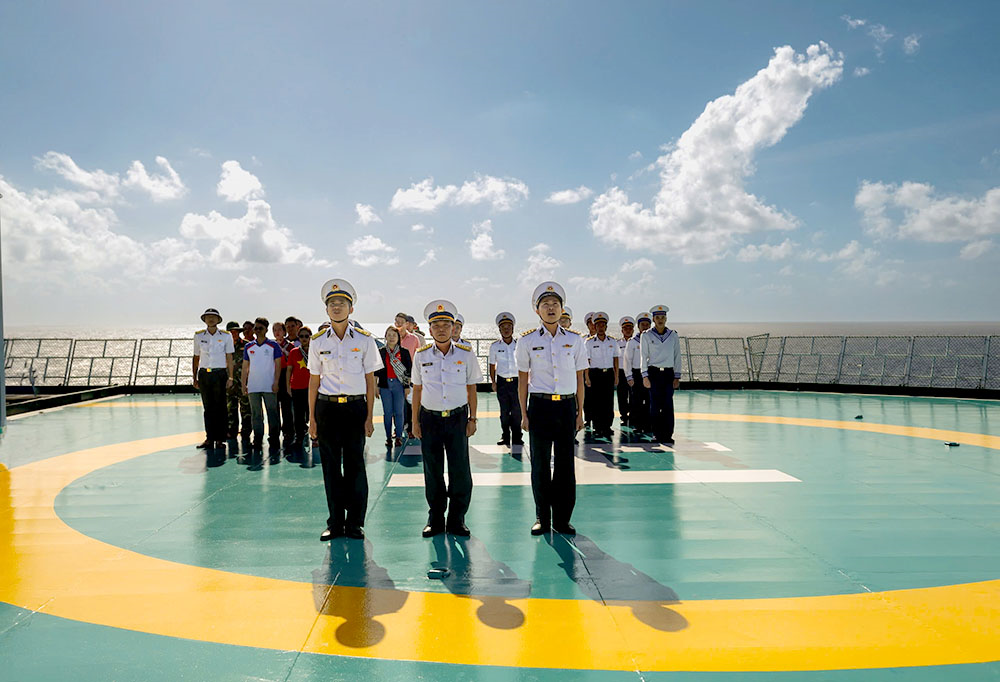 Tuổi trẻ Vùng 2 Hải quân vững vàng nơi đầu sóng