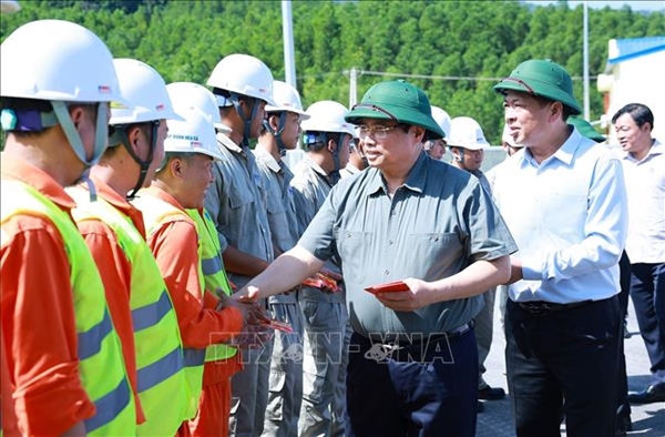 Thủ tướng Phạm Minh Chính kiểm tra các dự án giao thông trọng điểm tại miền Trung