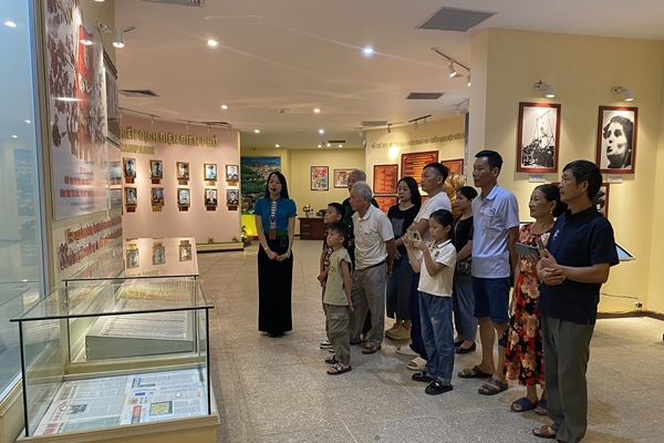 Từ di sản báo chí đến bài học lịch sử sống động tại Điện Biên