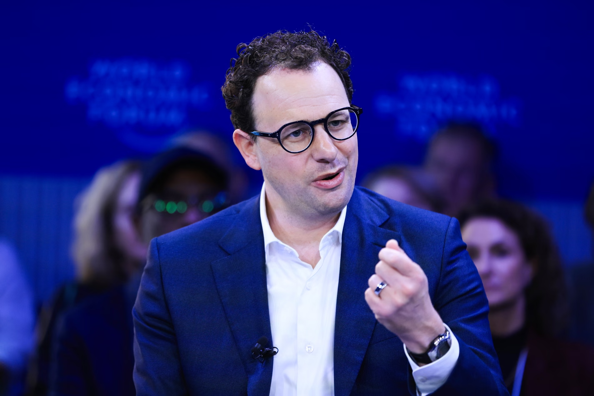 Cuộc đối đầu bất thường