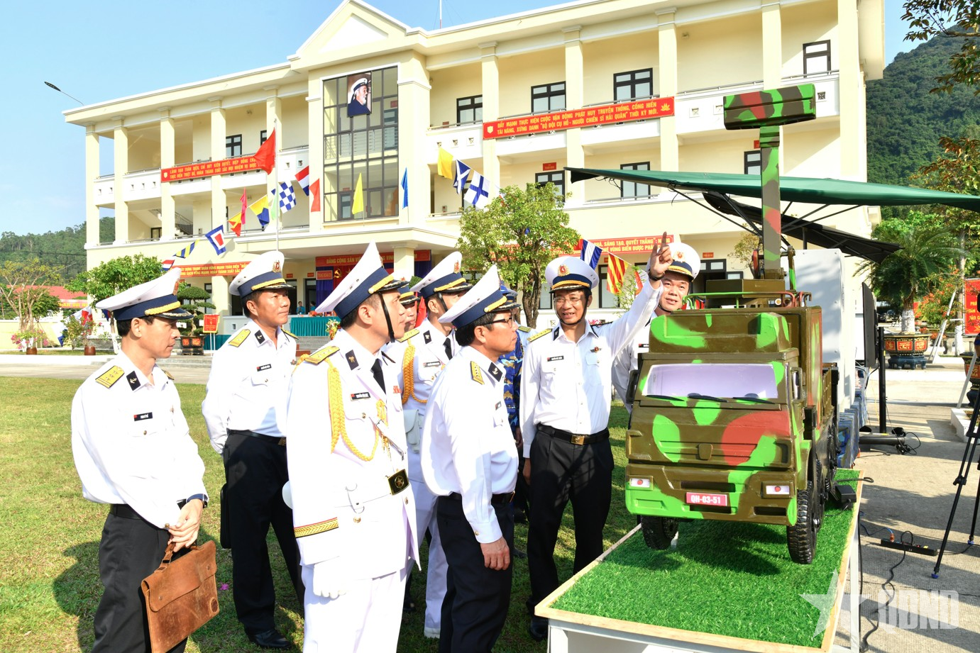 Trung đoàn 351 (Vùng 3 Hải quân): Chú trọng huấn luyện kỹ, chiến thuật chuyên ngành, làm chủ trang bị mới