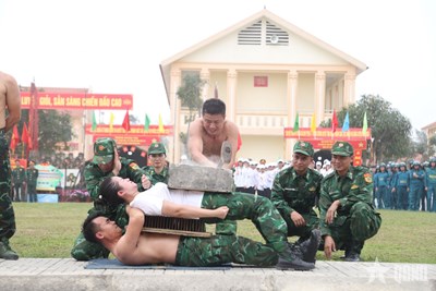 View - 	Mãn nhãn với những màn trình diễn võ thuật của LLVT tỉnh Nghệ An