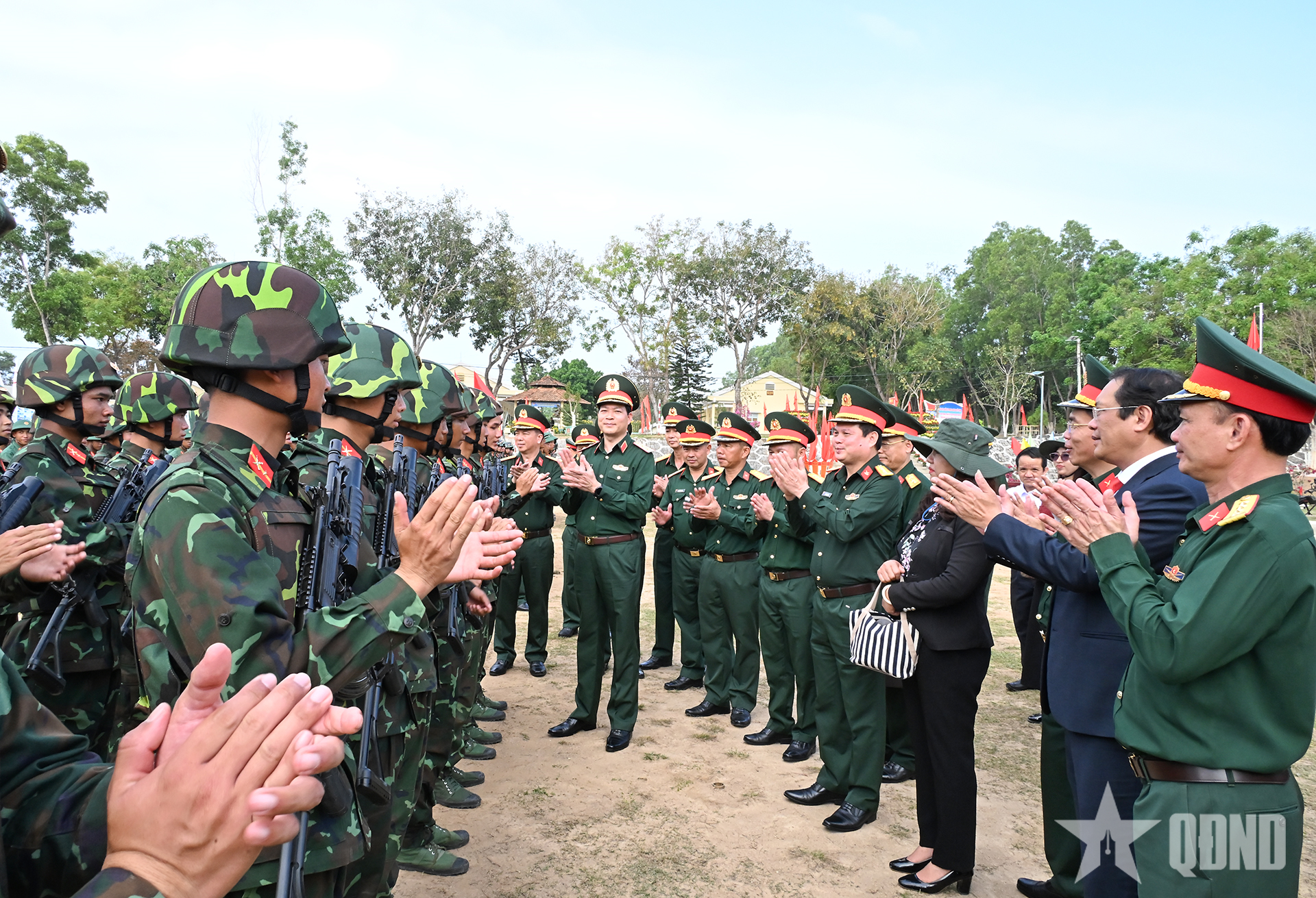 Trung tướng Đào Tuấn Anh dự Lễ ra quân huấn luyện tại Trung đoàn 28