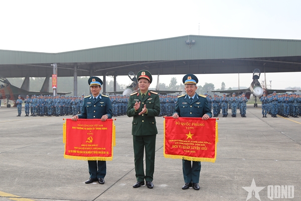 Thượng tướng Nguyễn Trường Thắng Chú trọng huấn luyện phi công mũi nhọn