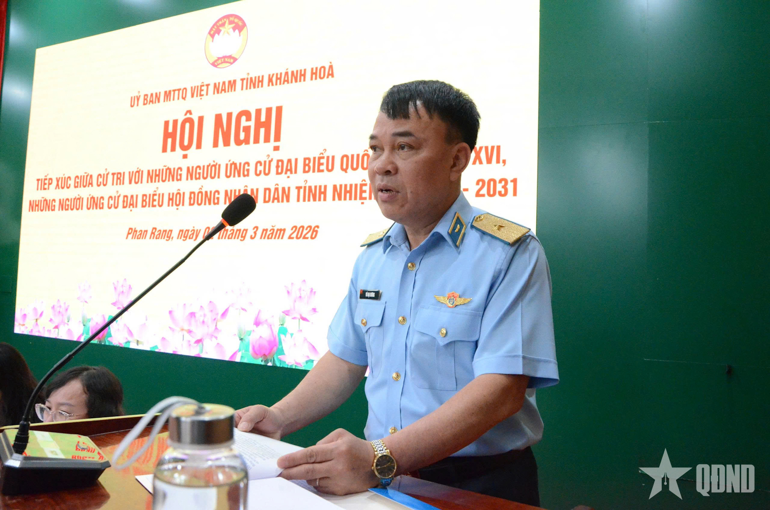 Thiếu tướng Vũ Đại Dương tiếp xúc cử tri tại tỉnh Khánh Hòa