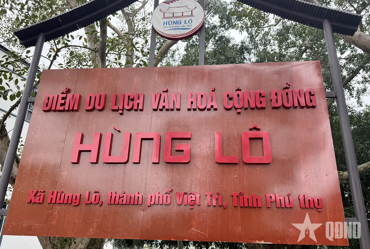 Ngày xuân thăm làng cổ Hùng Lô