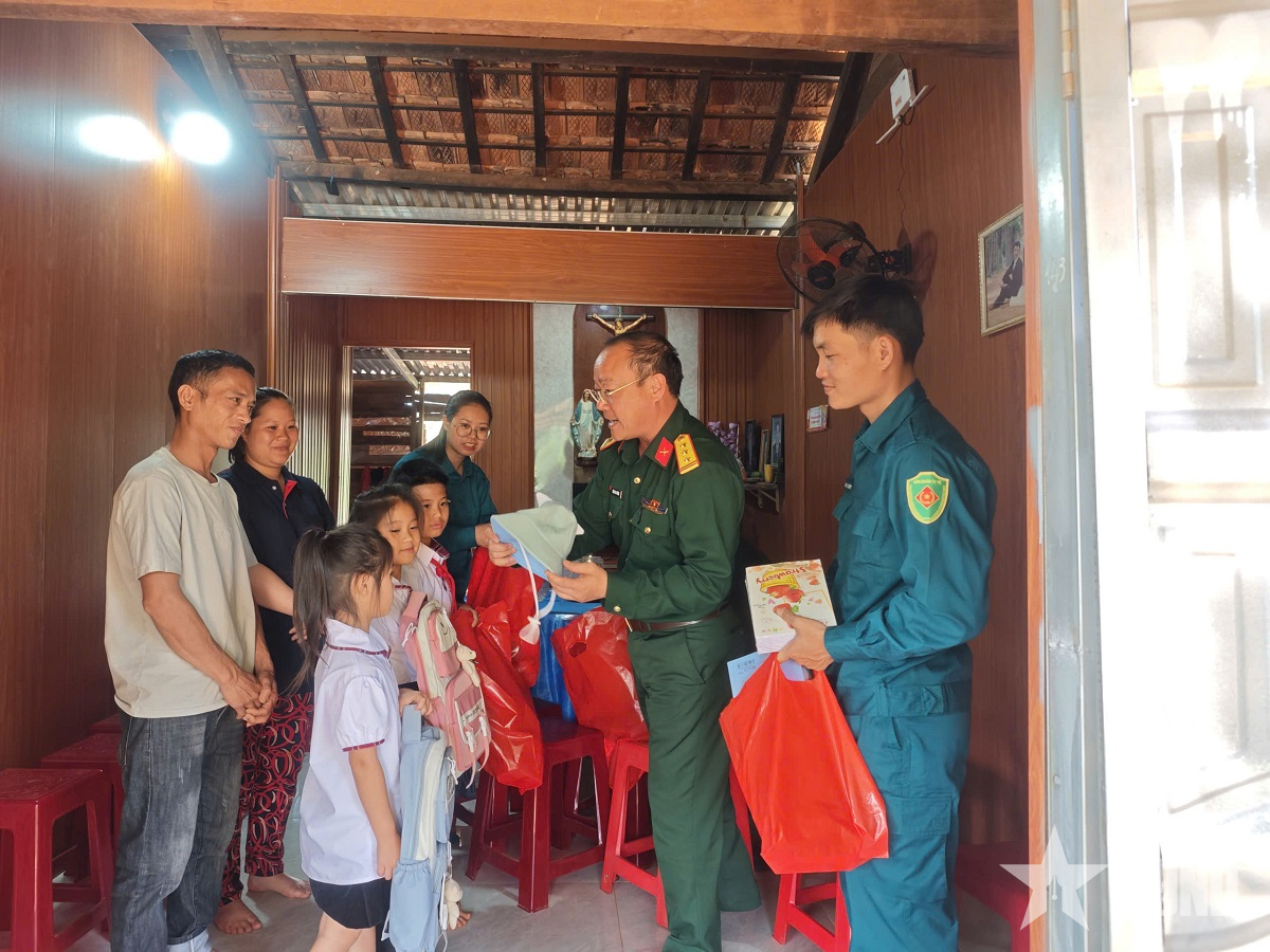 Tấm lòng bộ đội, dân quân xã Đắk Sắk