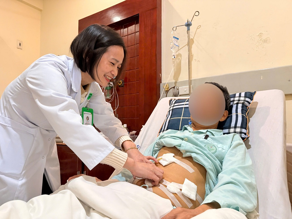 Bệnh viện Hữu nghị Việt Đức: Thực hiện phẫu thuật nội soi cho bệnh nhân mắc đồng thời hai ung thư 