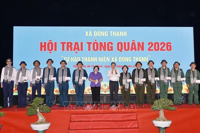 Chủ tịch Quốc hội Trần Thanh Mẫn dự Hội trại tòng quân của xã Đông Thạnh