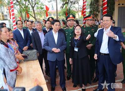 View - 	Đại tướng Phan Văn Giang kiểm tra công tác chuẩn bị bầu cử