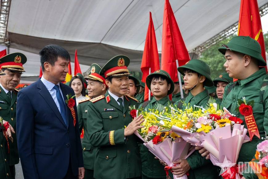 Đại tướng Nguyễn Tân Cương động viên thanh niên Ninh Bình lên đường nhập ngũ