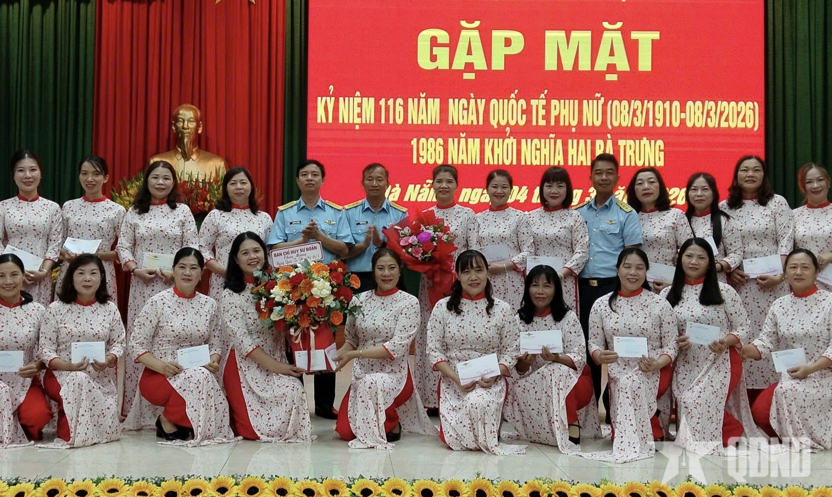 Phụ nữ Sư đoàn 375 tỏa sáng truyền thống, vững vàng nơi tuyến lửa bảo vệ bầu trời