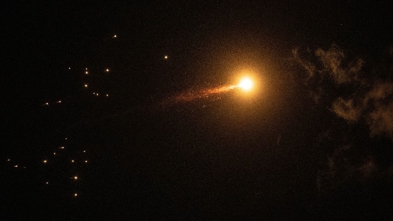 Xung đột tại Trung Đ&ocirc;ng: Iran tiếp tục ph&oacute;ng t&ecirc;n lửa v&agrave;o Israel