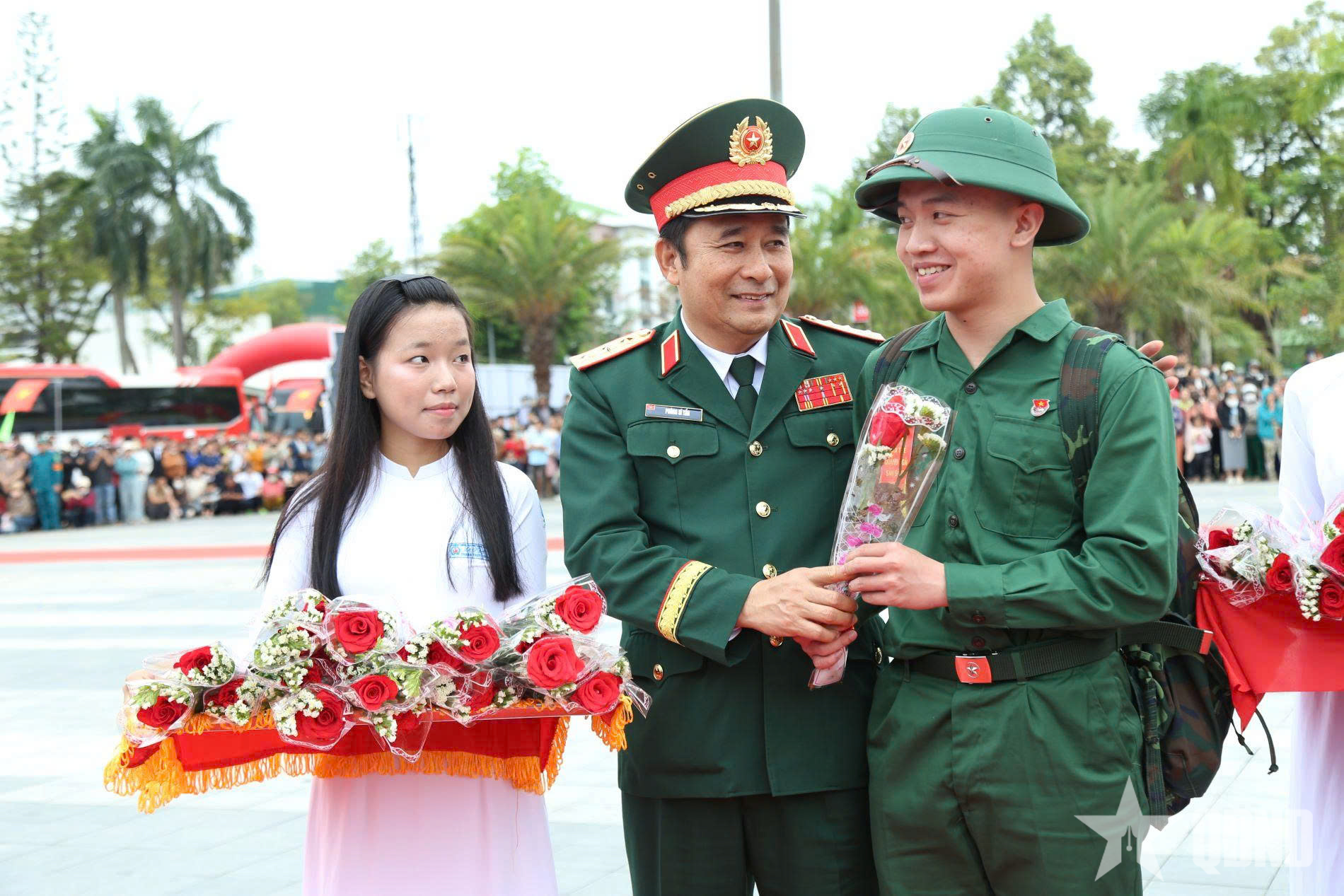 Thượng tướng Phùng Sĩ Tấn dự lễ giao nhận quân tại Quảng Ngãi