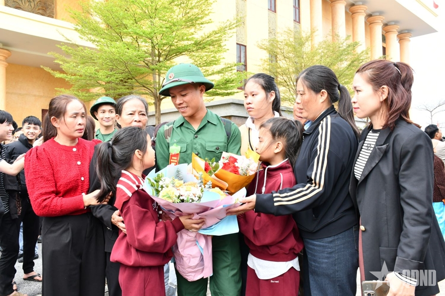 Rộn ràng ngày hội tòng quân trên quê hương Quảng Trị