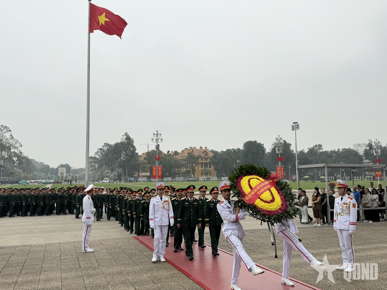 Học viên tốt nghiệp Học viện Quân y báo công dâng Bác