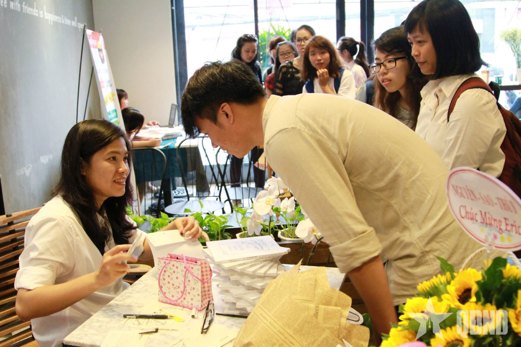 Thơ trẻ thời nay dễ nổi, nhanh chìm