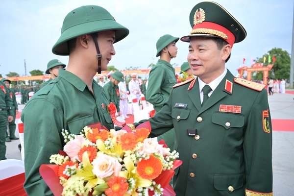 Thượng tướng Đỗ Xuân Tụng dự Lễ giao, nhận quân tại Đồng Tháp