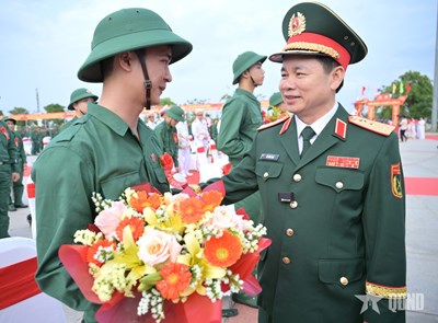 Gallery - Thượng tướng Đỗ Xuân Tụng dự Lễ giao nhận quân tại Đồng Tháp
