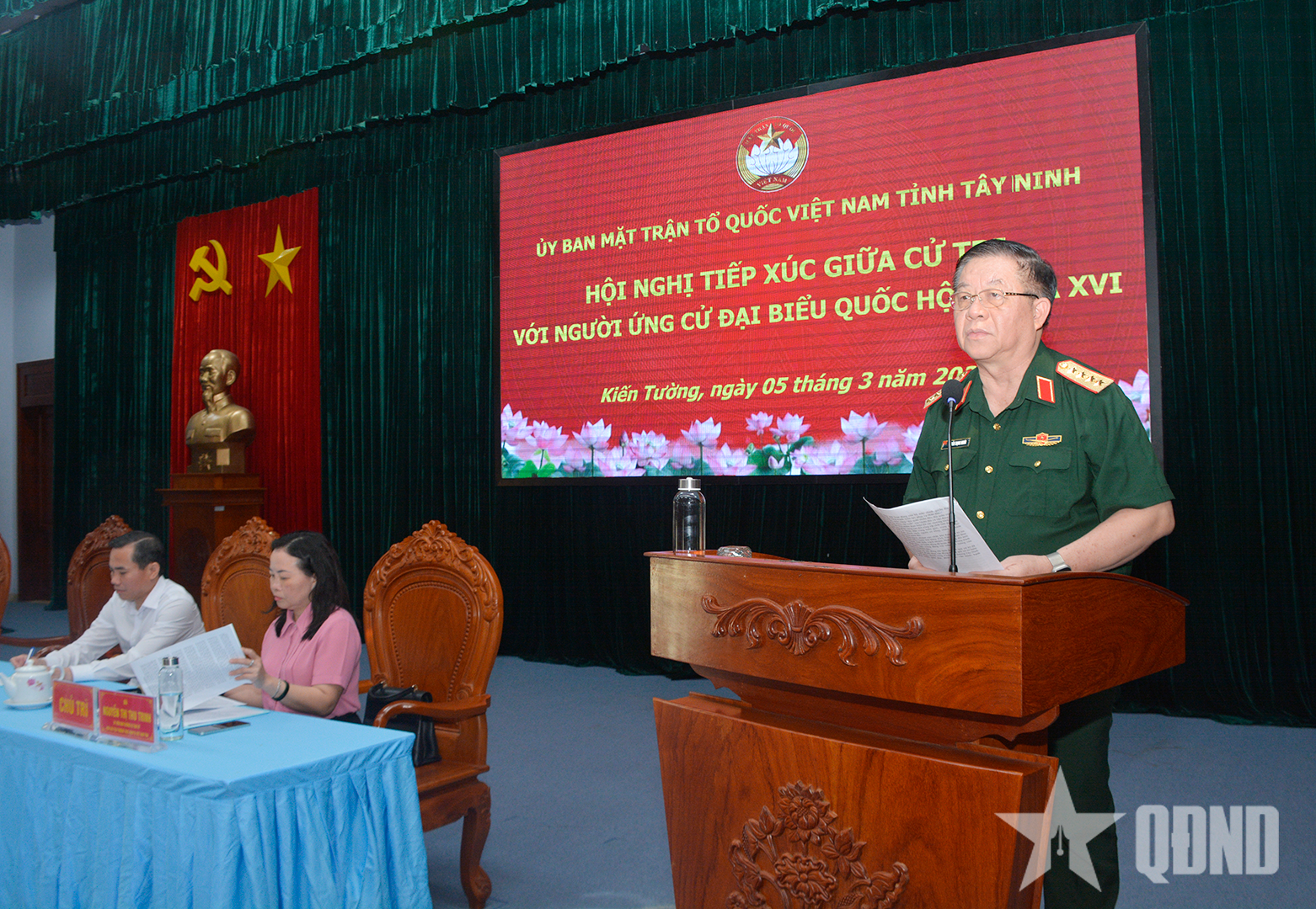 Đại tướng Nguyễn Trọng Nghĩa tiếp xúc cử tri tại phường Kiến Tường (Tây Ninh)