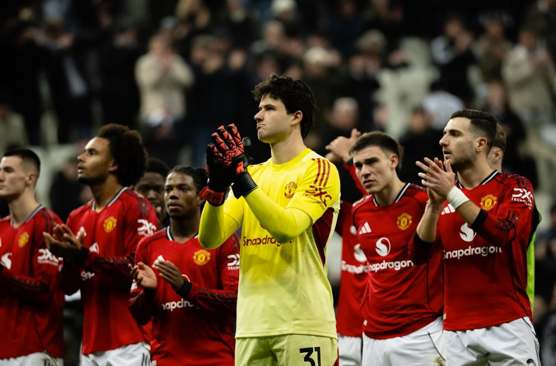 “Quỷ đỏ” giữa ngã ba đường